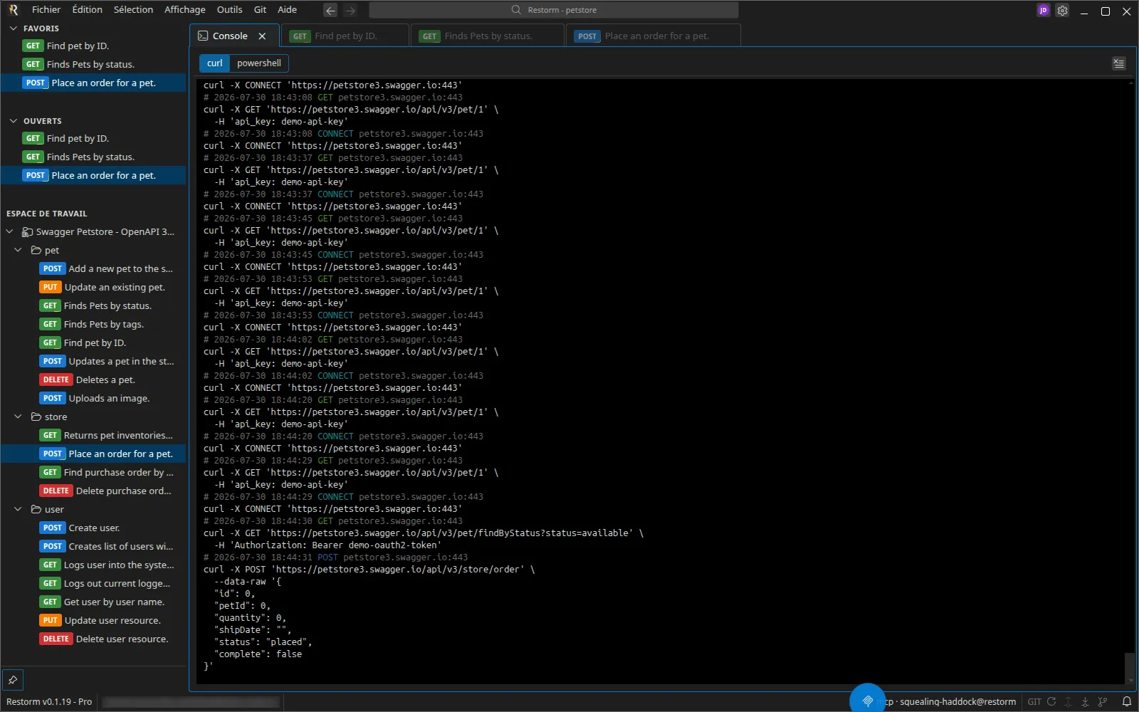 La console avec plusieurs appels capturés, chacun rendu en commande curl, et le sélecteur curl / powershell
